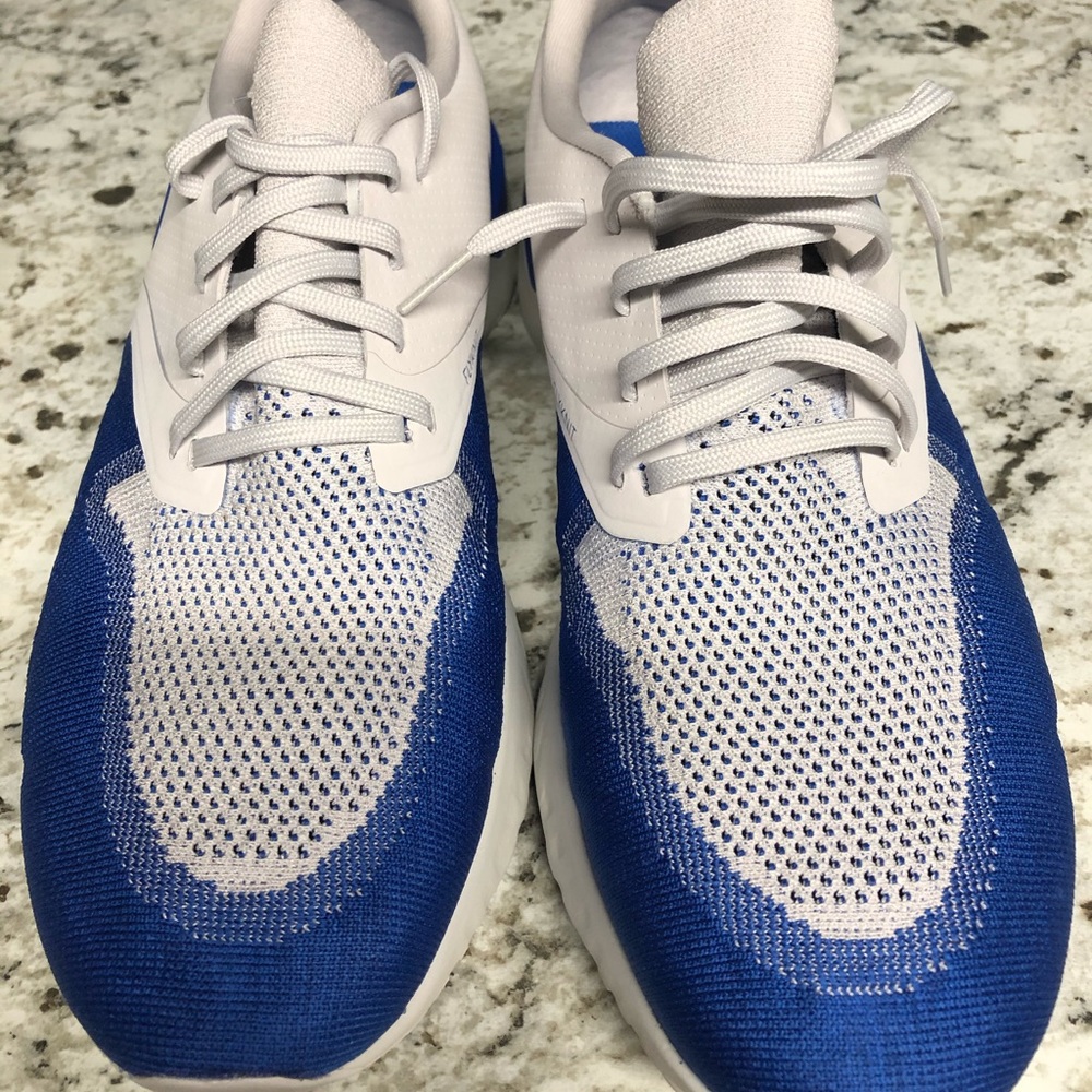 Nike Men's Odyssey React Flyknit 2 Running Shoes